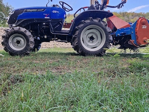 Vand Tractoras 4 4 