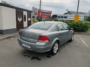 vand Opel Astra H Sedan, An 2011, Benzina 1.6 Euro 5, Cp 116 ( 117900 KM reali ) - imagine 3