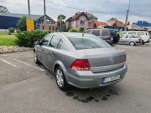 vand Opel Astra H Sedan, An 2011, Benzina 1.6 Euro 5, Cp 116 ( 117900 KM reali ) - imagine 2