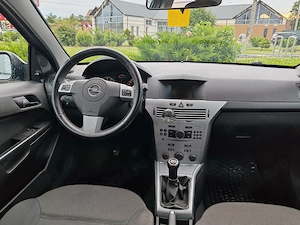 vand Opel Astra H Sedan, An 2011, Benzina 1.6 Euro 5, Cp 116 ( 117900 KM reali ) - imagine 4