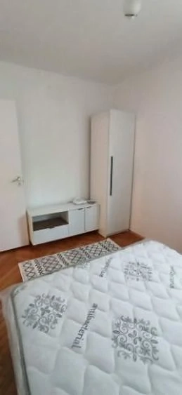 Apartament o camera cu bucatarie open space - imagine 5