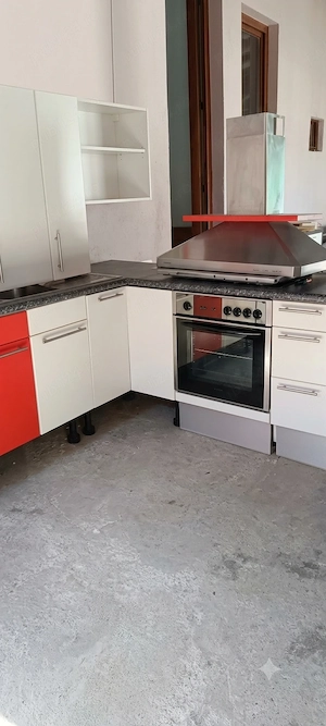  Bucătărie Completă de Vânzare   Design Modern Roșu & Crem, Echipată cu Electrocasnice!