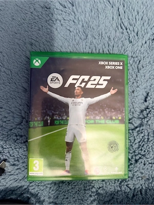 Xbox one s cu doua manete si foua jocuri!