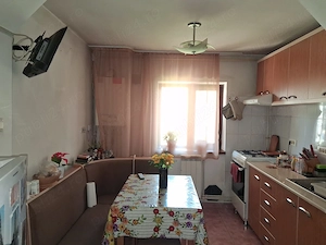 Vand apartament echipat , mobilat