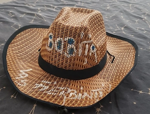 Pălărie tip cowboy - BOBIȚĂ - Las Fierbinți, inscriptionată, stare foarte bună. 
