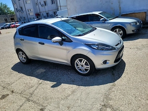 vând Ford fiesta automat 1.4 benzina din 2011 - imagine 2