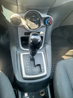 vând Ford fiesta automat 1.4 benzina din 2011 - imagine 10