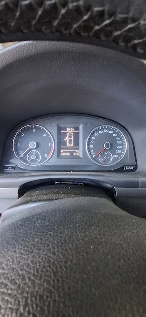 Vand Touran, 2011, 1.6 TDI - imagine 3