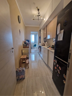 Propietar - Apartament cu 3 camere, 70 m  total (cu balcon), ET. 1, loc de parcare   Chişoda   - imagine 2
