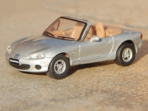 Macheta Mazda MX-5 (NB) Roadster Miata 2001 Hongwell Cararama scara 1:72