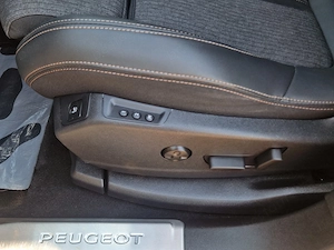 Peugeot 5008 1.6 PureTech 181 CP 2020 GT-line Automat,7 locuri,Led,Panoramic,Navi 3D,Touch,Jante 18. - imagine 12