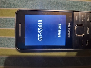 Vând Samsung GT S 5610 funcționează perfect arată bine preț 50 ron, și Nokia  105 dual sim 30 ron