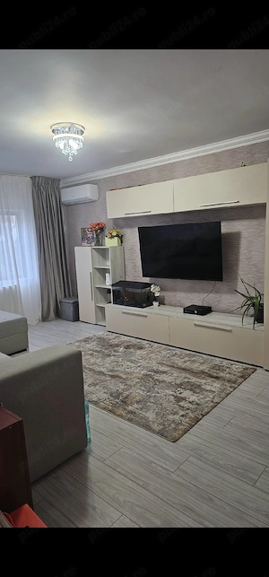 vând apartament 3 camere  - imagine 2