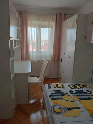 PROPIETAR , Inchiriez apartament 3 camere ,decomandat ,str Scoala de Inot ( langa stadion ) - imagine 3