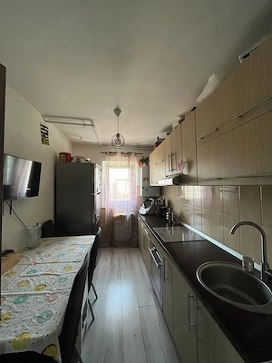 PROPIETAR , Inchiriez apartament 3 camere ,decomandat ,str Scoala de Inot ( langa stadion ) - imagine 4