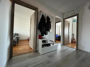 PROPIETAR , Inchiriez apartament 3 camere ,decomandat ,str Scoala de Inot ( langa stadion ) - imagine 6