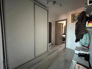 PROPIETAR , Inchiriez apartament 3 camere ,decomandat ,str Scoala de Inot ( langa stadion ) - imagine 8