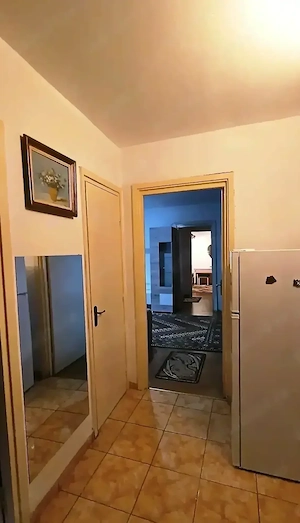 Proprietar, închiriez apartament semidecomandat cu 2 camere în Podul de Piatră 