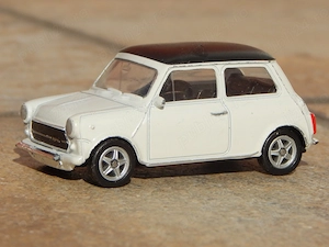 Macheta Innocenti Mini Cooper 1300 1974 Welly 1:64 uzat cu lips