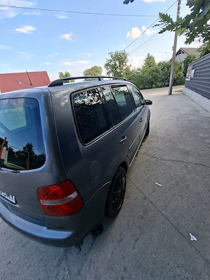 vezi Volkswagen Touran în stare foarte bună de funcționare un motor 1.9 diesel șapte locuri - imagine 2