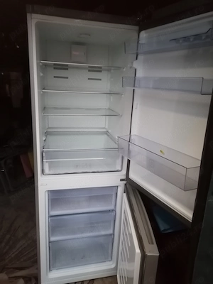 Vind combina frigorifica no frost Beko ca nou 