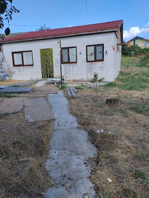 Vand teren intravilan +casă