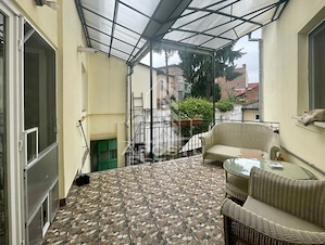 Casa cu 2 apartamente – zona Piata Catedralei - imagine 2