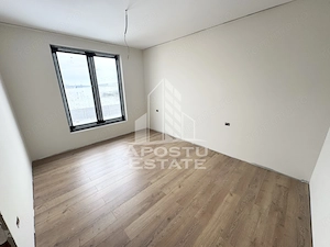 Case insiruite cu 3 camere, bucatarie inchisa, toate utilitatile.