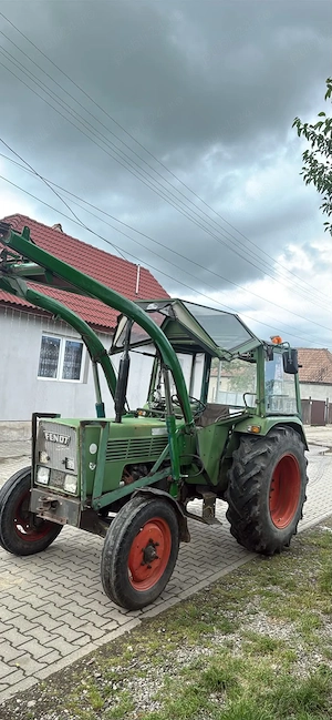 Vând tractor fendt  - imagine 5