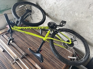 Van bicicleta care a fost depozitată în uscatorie