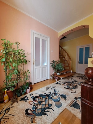 Schimb apartament spațios 150 mp cu casă  zona parc Roman 