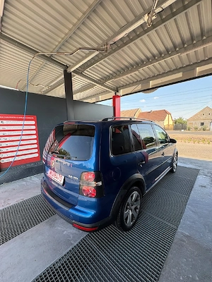 Volkswagen Touran Cros - imagine 5