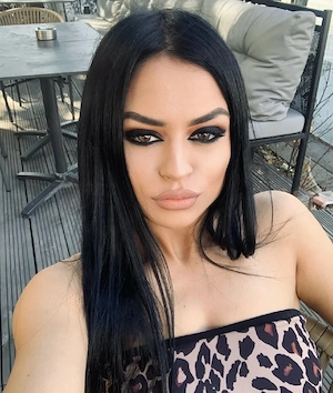 hei buna maria ma numesc 