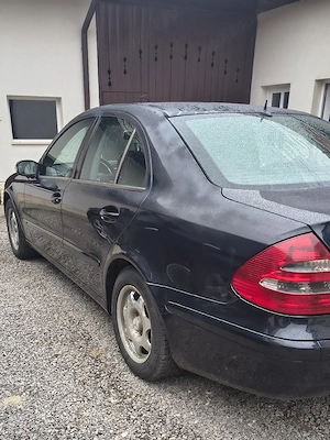Mercedes E 220 - imagine 3