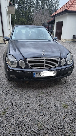 Mercedes E 220 - imagine 4
