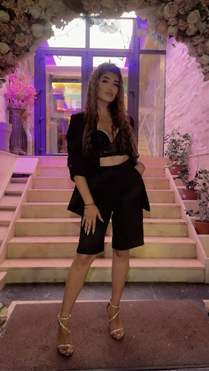buna eu sunt Ana si sunt noua la tine               