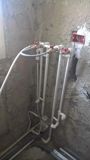 Instalați sanitare 