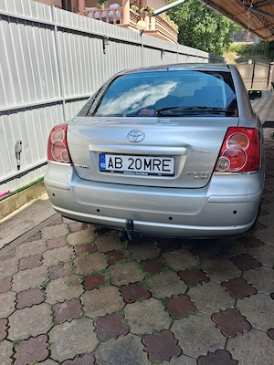 Toyota Avensis 2.0 D-4D  - imagine 8