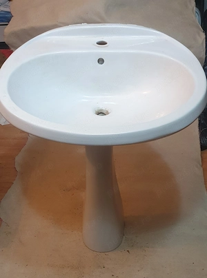 Lavoar ceramic cu picior (piedestal), complet, alb, stare bună