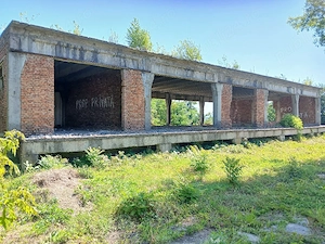 De închiriat vânzare hală industrială 369,70 mp + teren 5.000 mp în Roman, Neamț