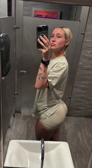 Ofer Show web fetishuri . Footfetish, facesitting, dominare , squirt, peeing