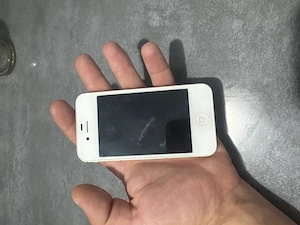 Vand iphone 4s white si 4black