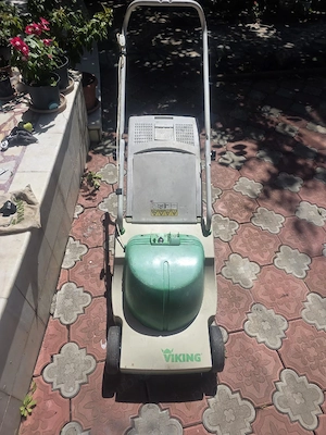 Mașina de tuns iarba cu acumulator Viking 