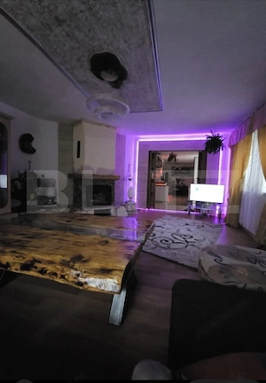 Casă independentă energetic, cu piscină interioară și exterioară  - imagine 7