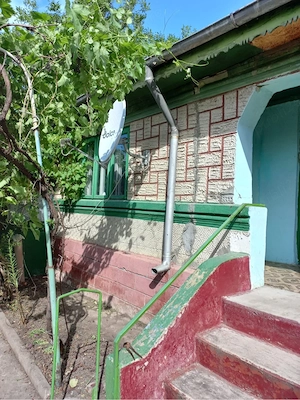 Casa la tara de vanzare-liniste ,natura si teren generos - imagine 5
