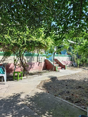 Casa la tara de vanzare-liniste ,natura si teren generos - imagine 2
