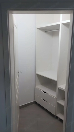 Închiriez apartament cu 2 camere.