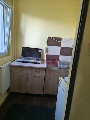 Închiriez garsonieră cu bucătărie separată și balcon   Calea Buziașului, etaj 3 - imagine 3