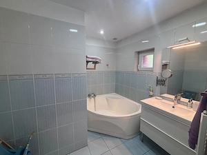 Spre inchiriere, casa cu 3 camere, intr-o zona linistita - imagine 6