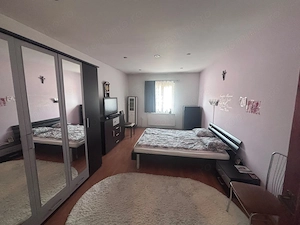 Spre inchiriere, casa cu 3 camere, intr-o zona linistita - imagine 4